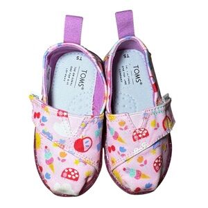 Baby TOMS Shoes Size T5